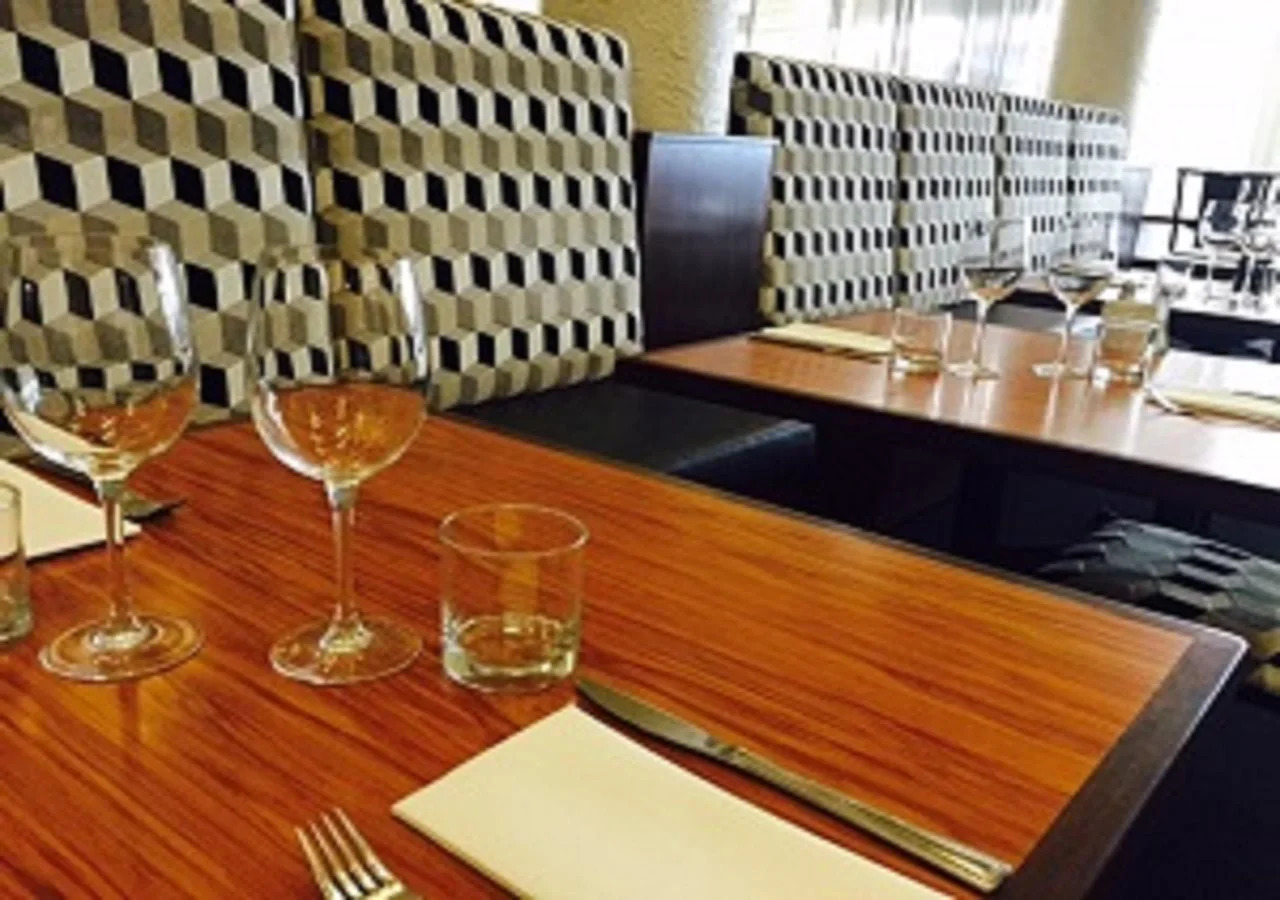 Photo - West Plaza Hotel