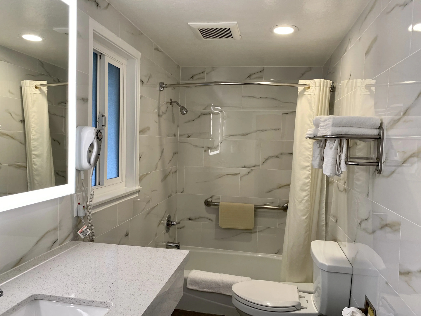 Photo - Aura Inn Monterey