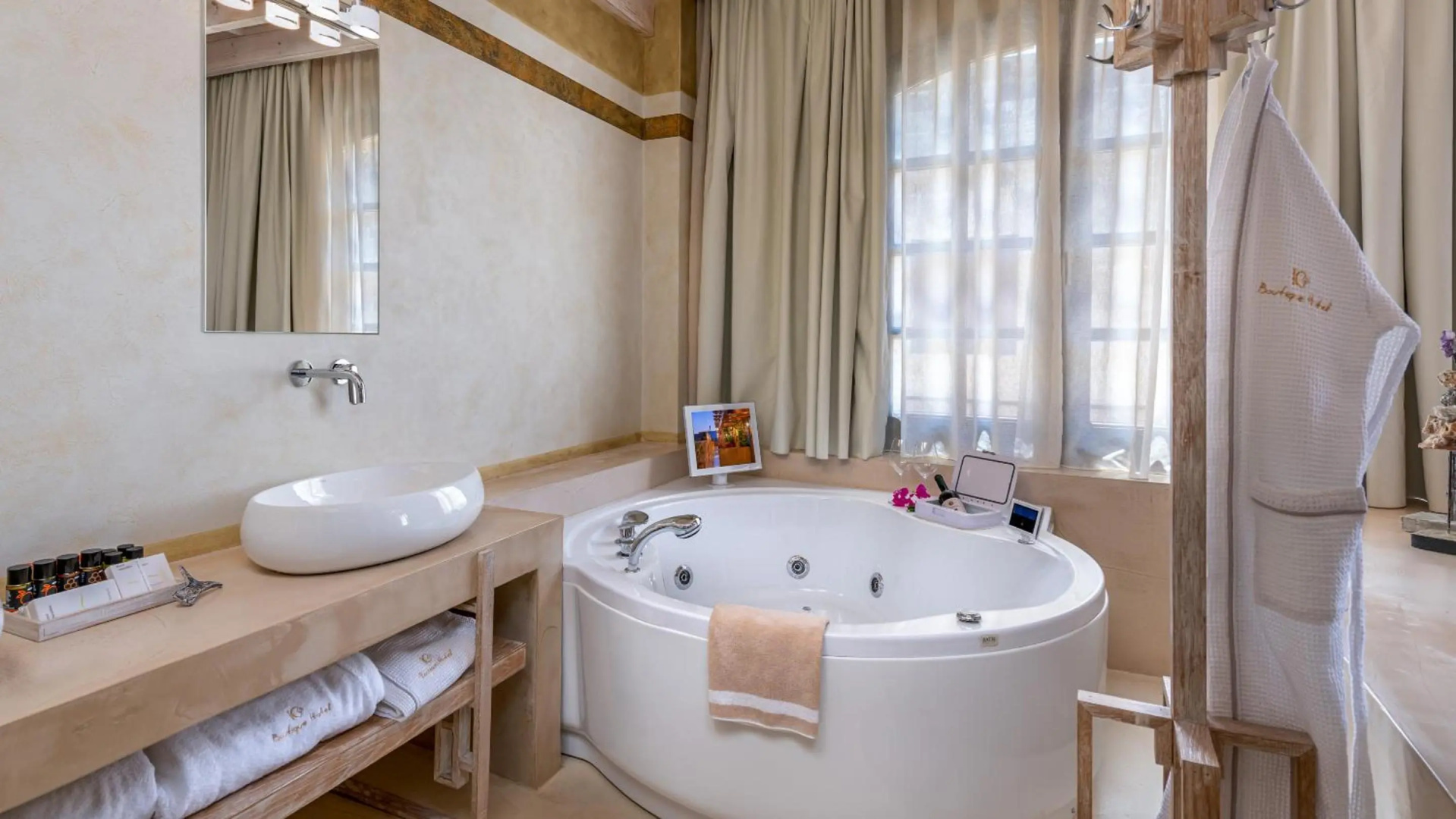 Foto - 10GR Boutique Hotel and Wine Bar