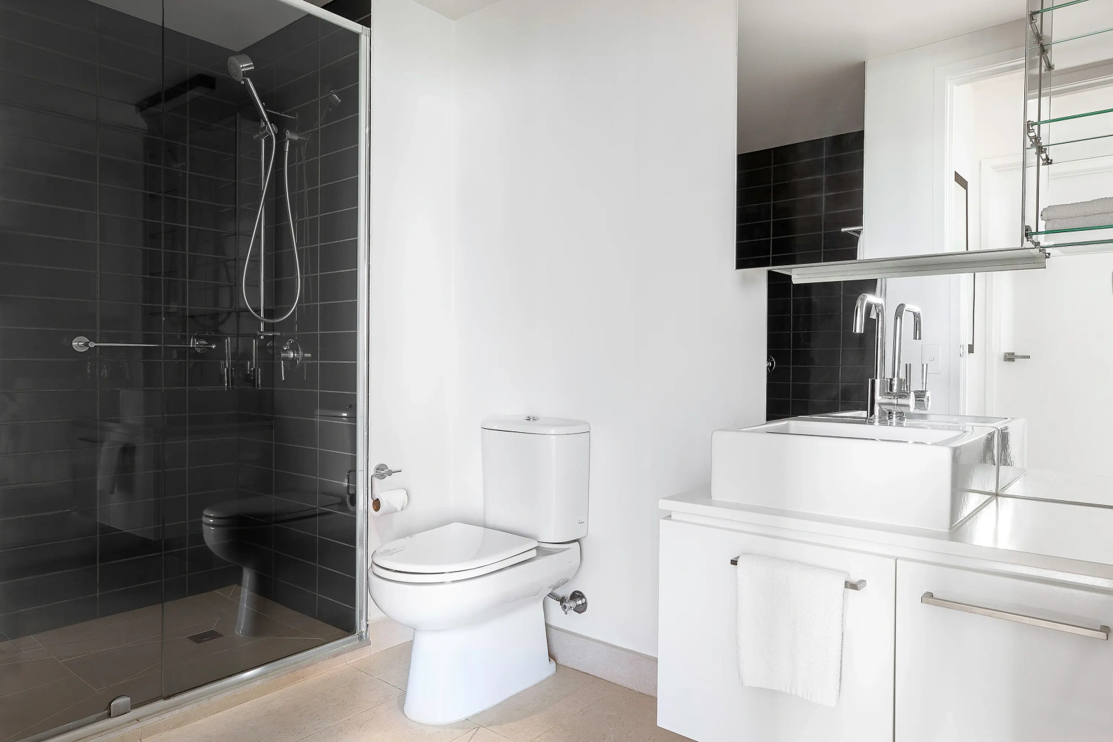 Photo - Oaks Melbourne St Kilda Road Hotel