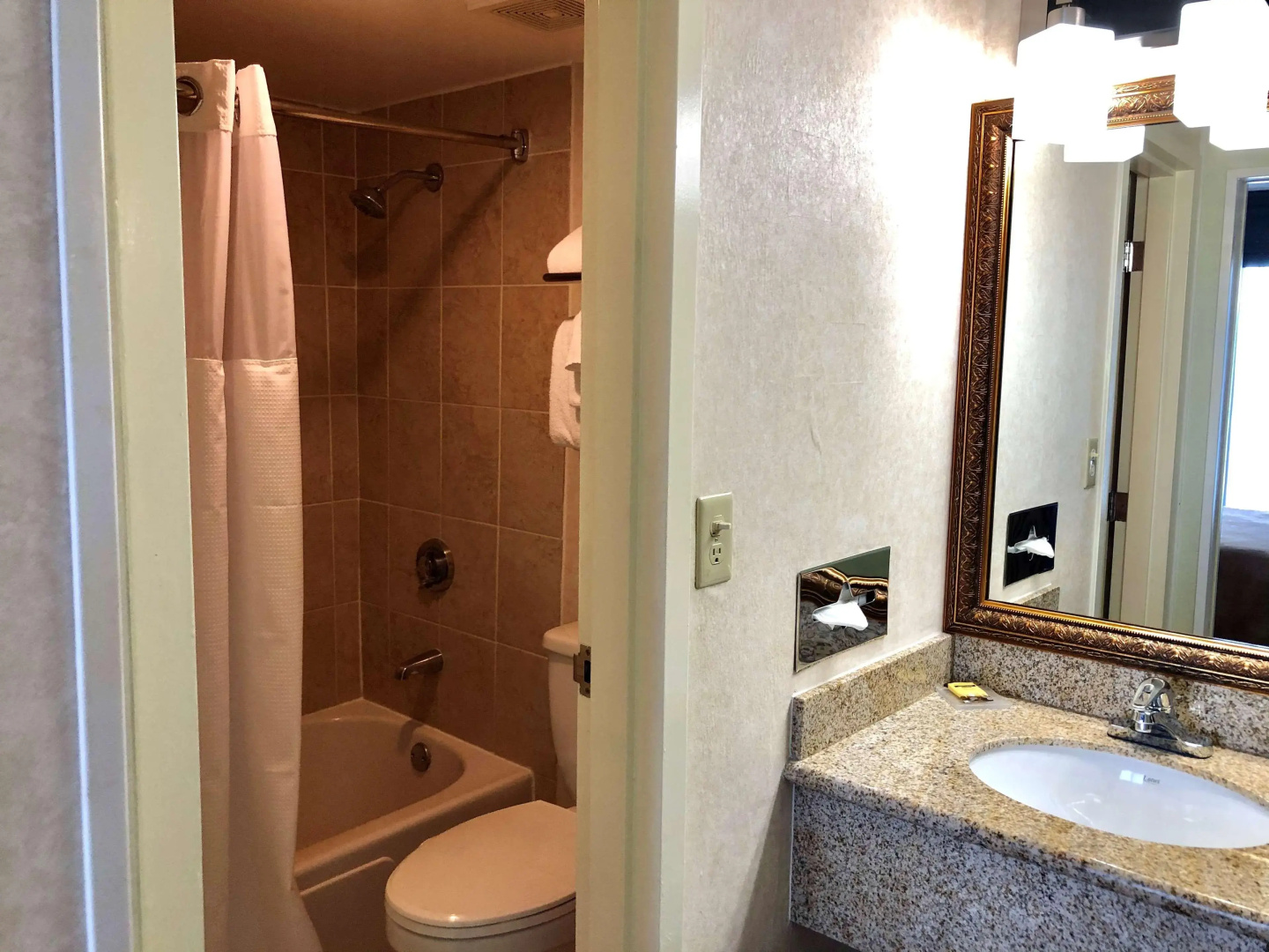 Photo - Best Western Plus Grosvenor Airport Hotel