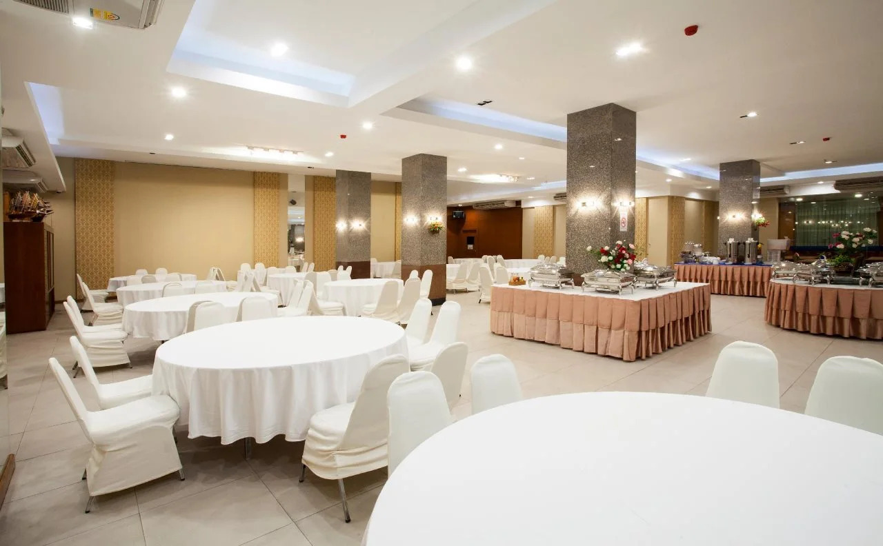 Photo - Summit Pavilion Hotel