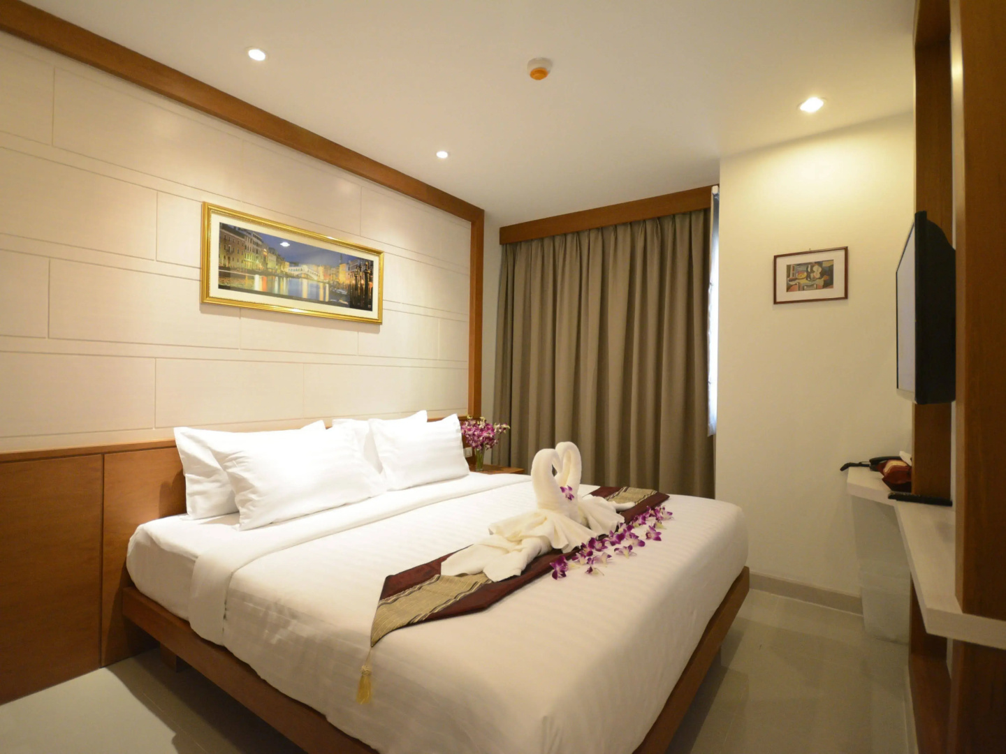 Photo - The Patong Center Hotel