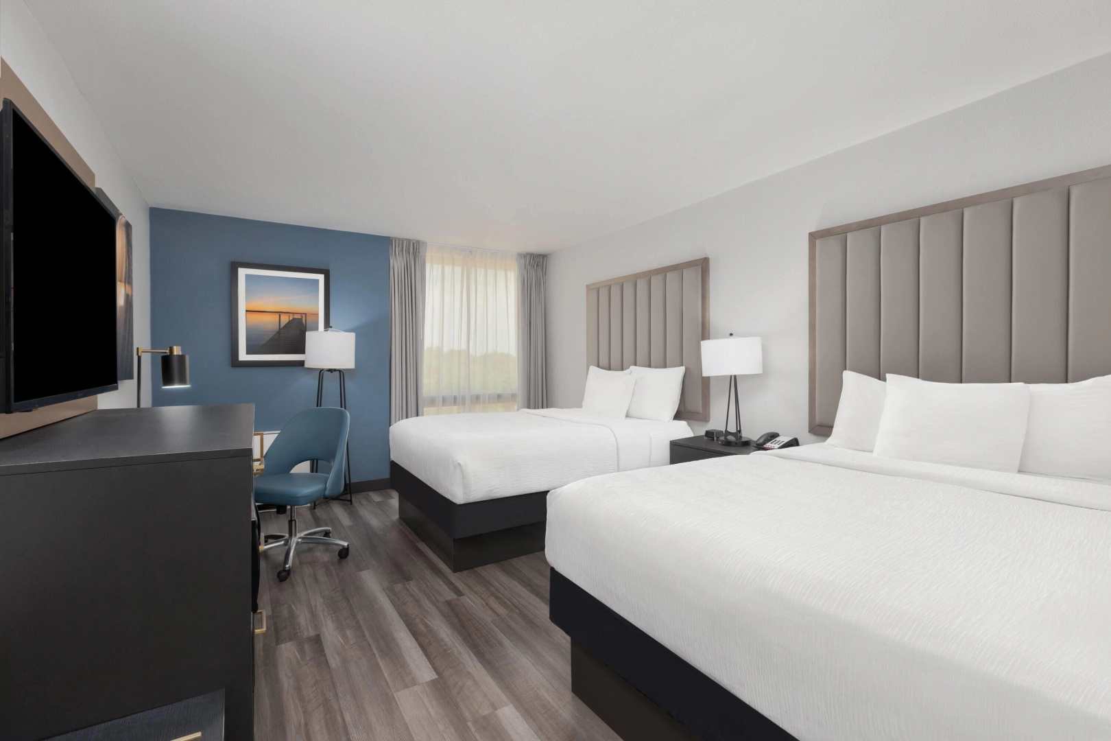 Photo - La Quinta Inn & Suites by Wyndham Dallas I-35 Walnut Hill Ln