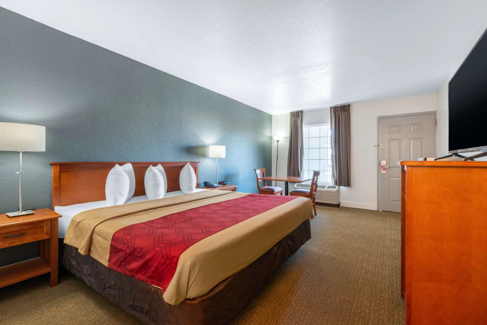 Photo - Econo Lodge Airport - RJ Stadium