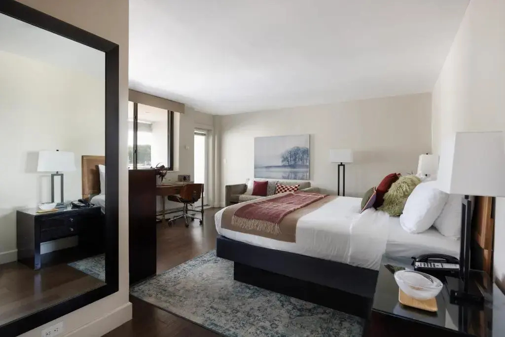 Photo - The Andrew Hotel