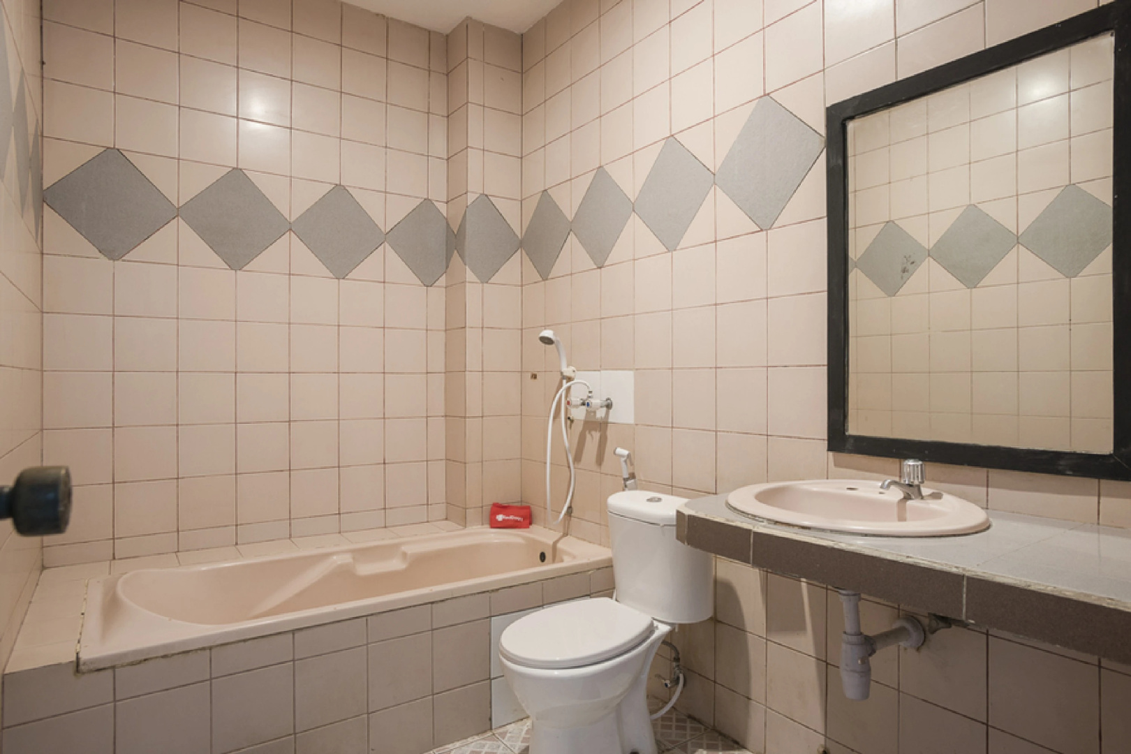 Photo - RedDoorz Plus near Jakarta Kota Station