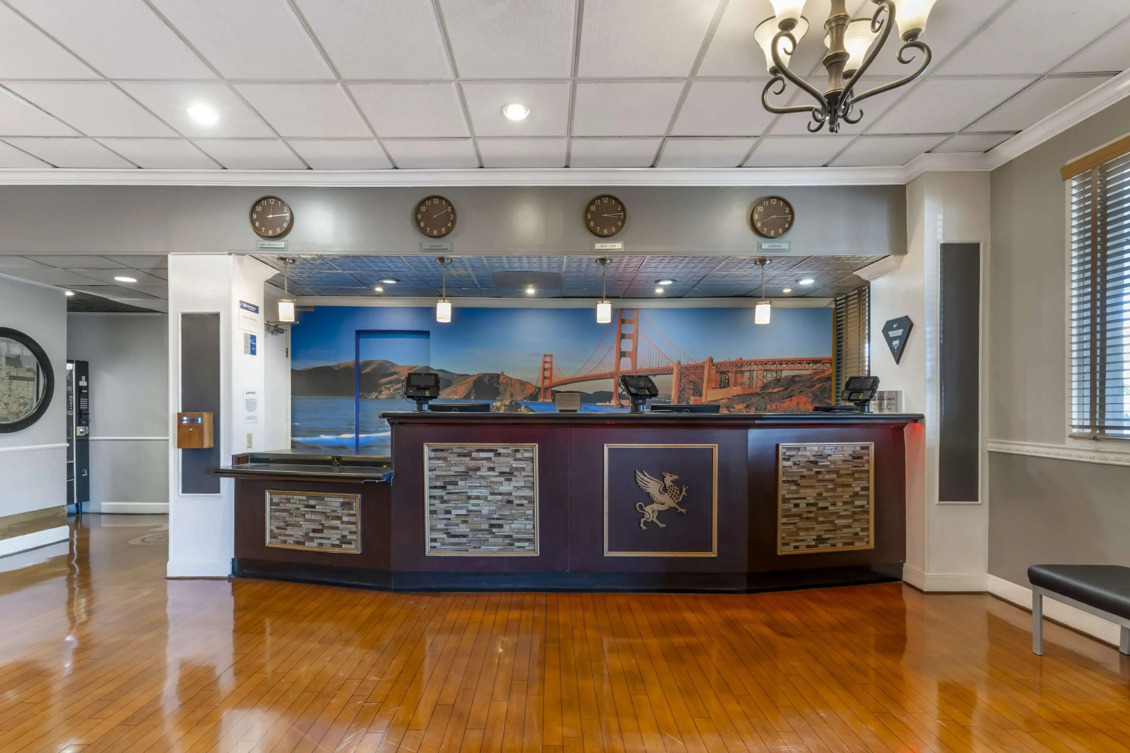Photo - Best Western Plus Grosvenor Airport Hotel