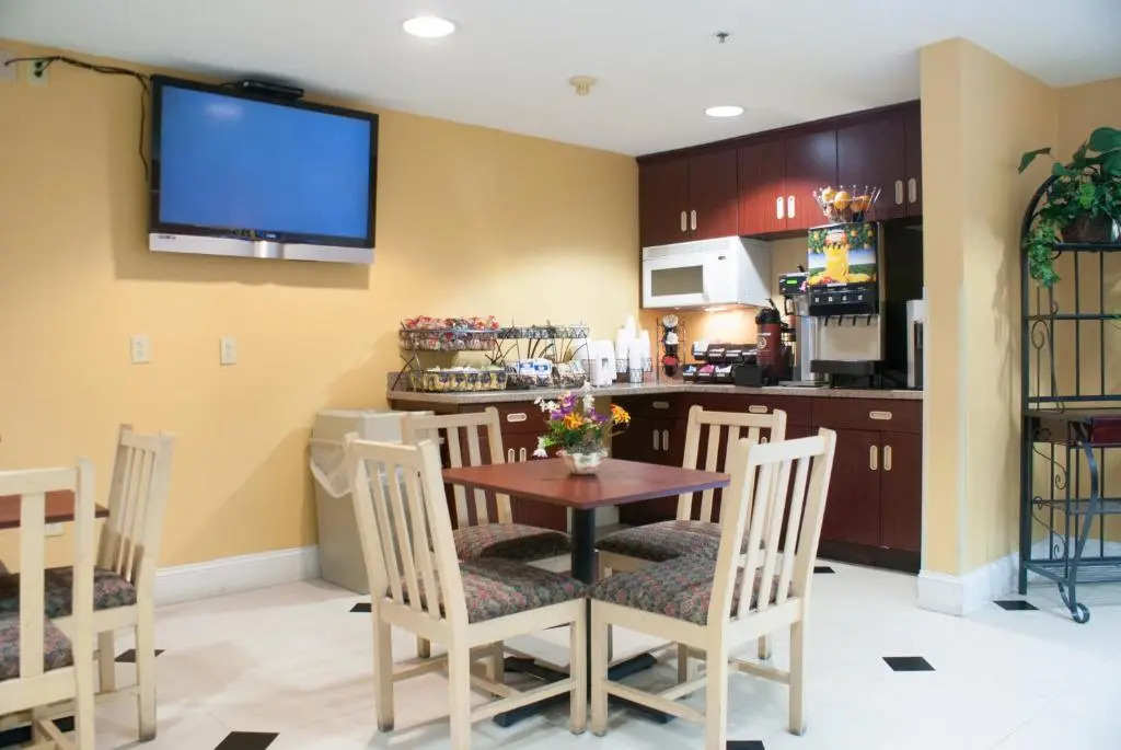 Foto - Hometown Inn & Suites Jacksonville Butler Blvd./Southpoint