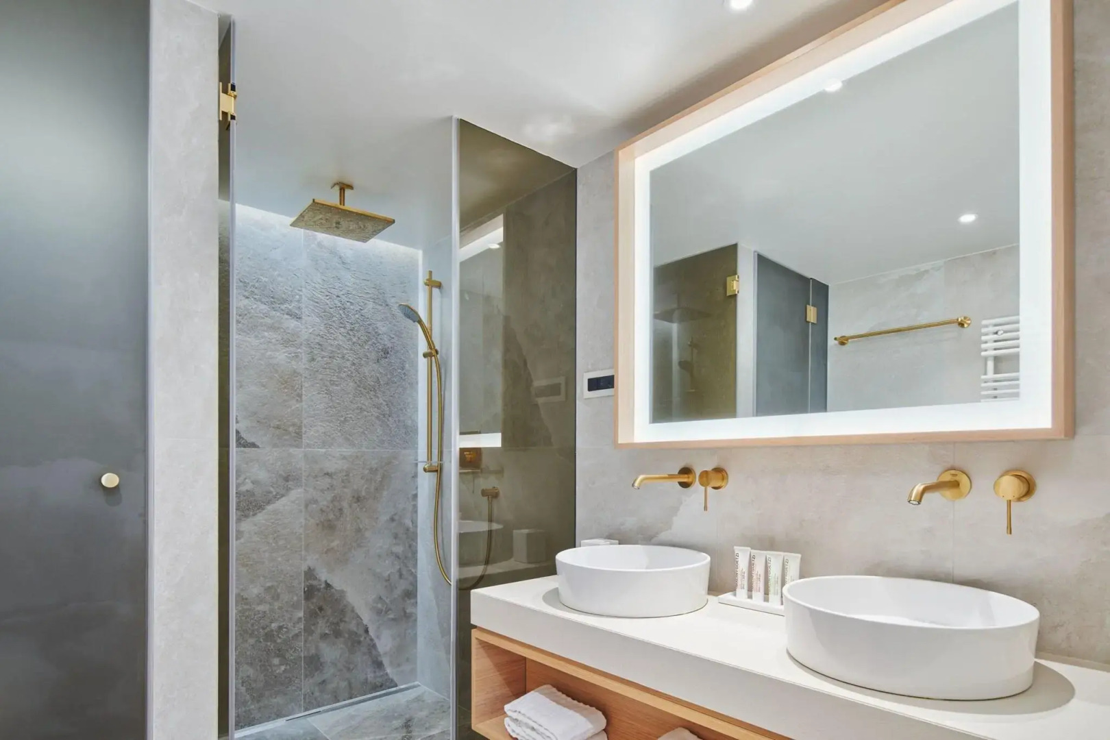 Photo - Le Meridien Lav Split