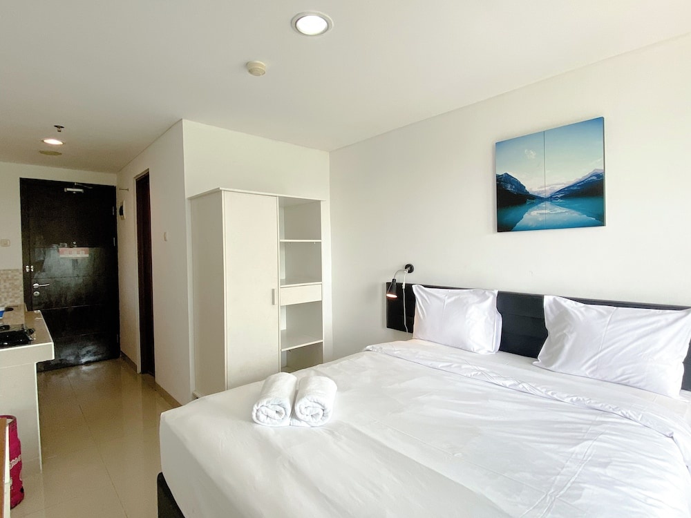 Modern Look And Homey Studio At Enviro Apartment