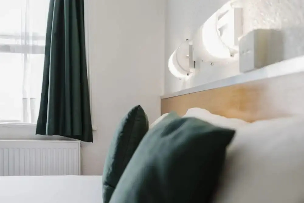 Photo - Falcon Hotel