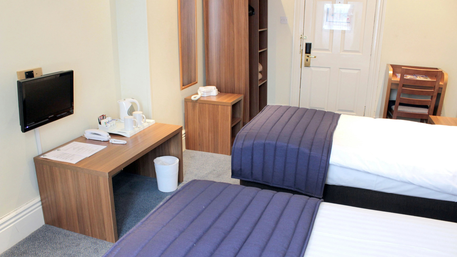 Photo - Discovery Inn - Leeds