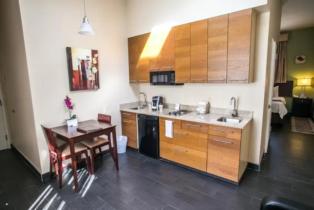 Photo - Pointe Plaza Hotel