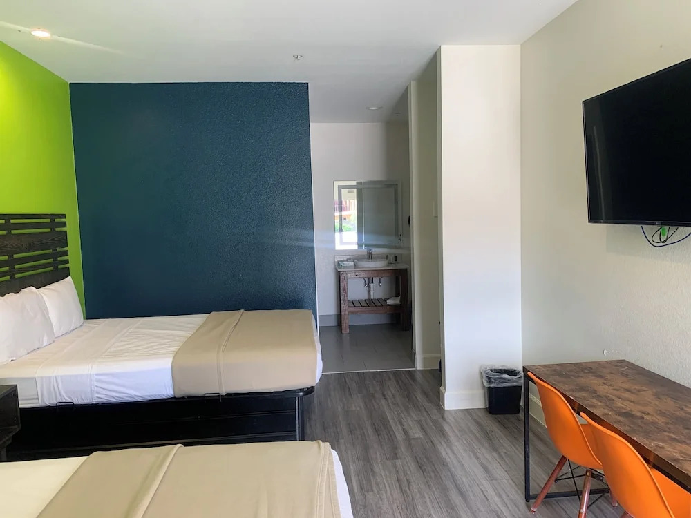 Photo - Signature Inn North Houston District