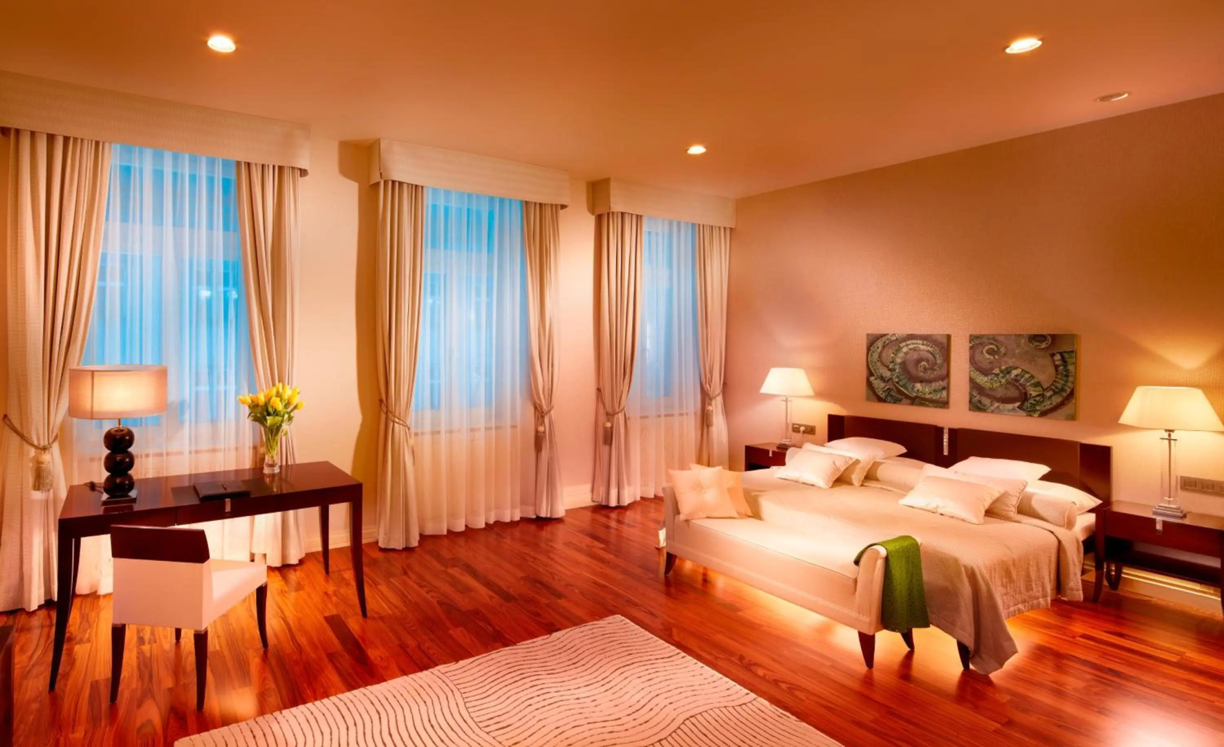 Photo - Roset Hotel & Residence