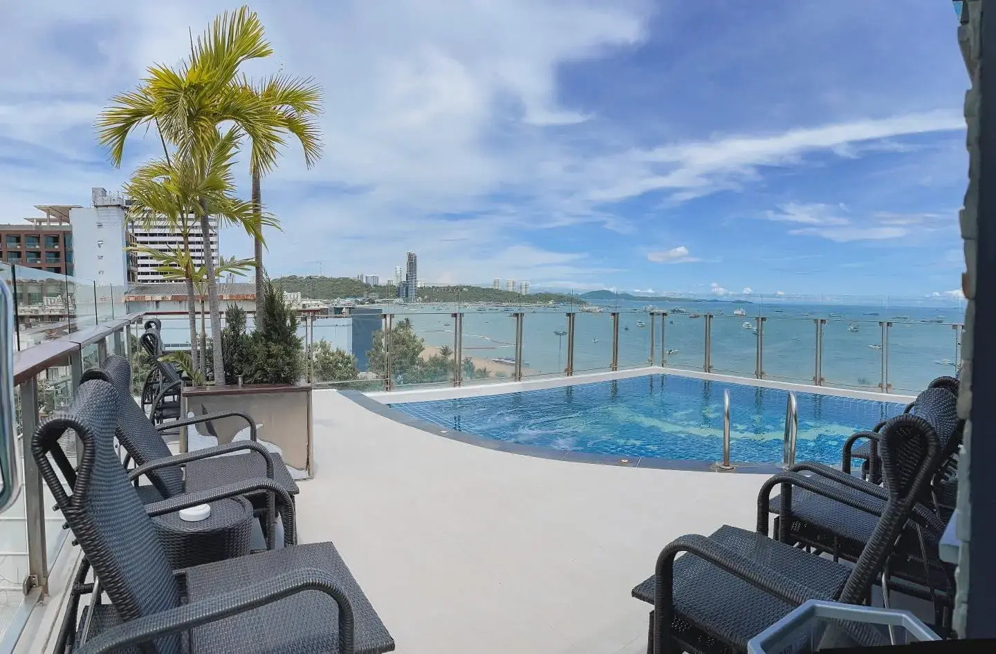 Photo - Serenotel Pattaya Beach Front