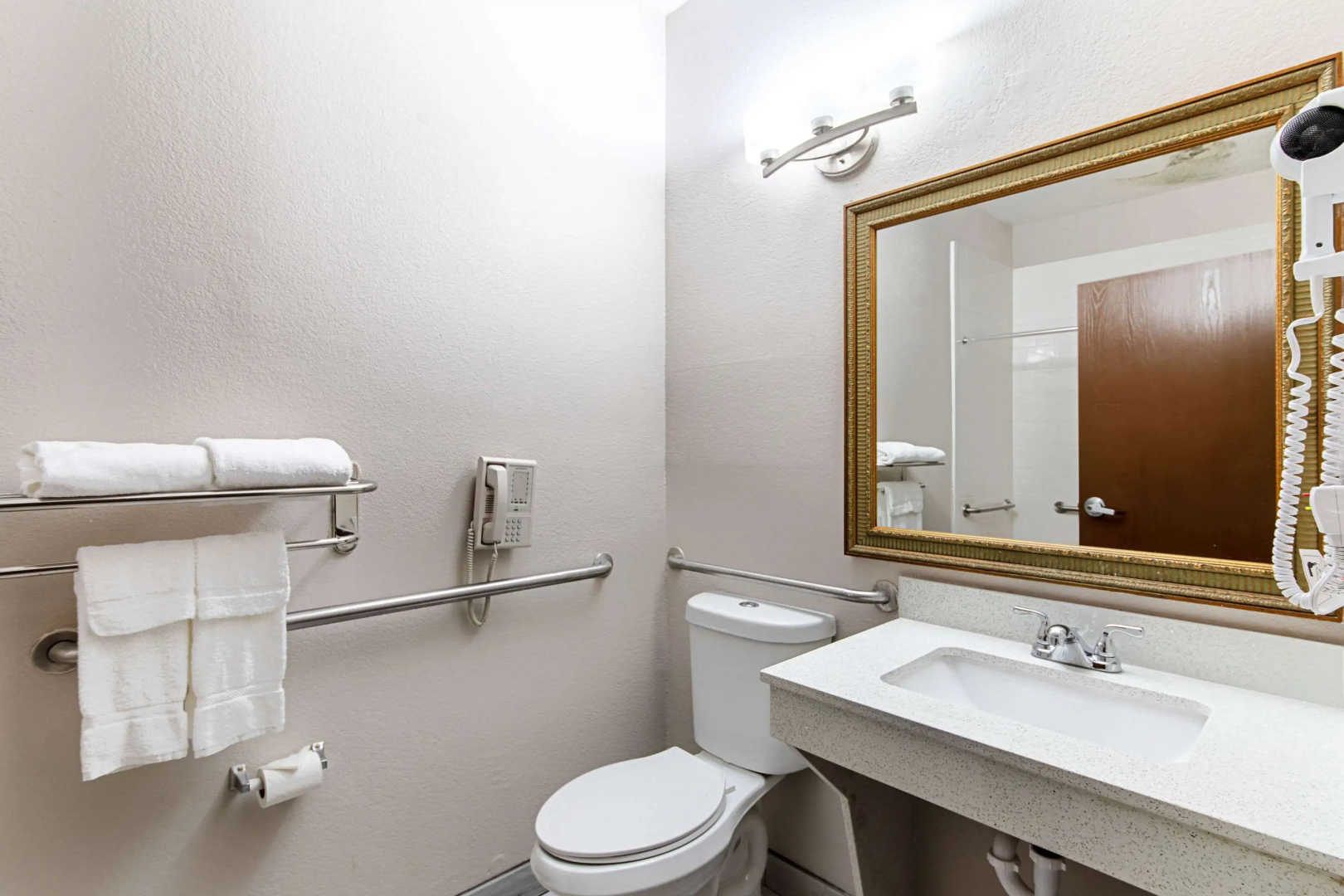 Photo - Quality Suites Austin South Street Elmo District