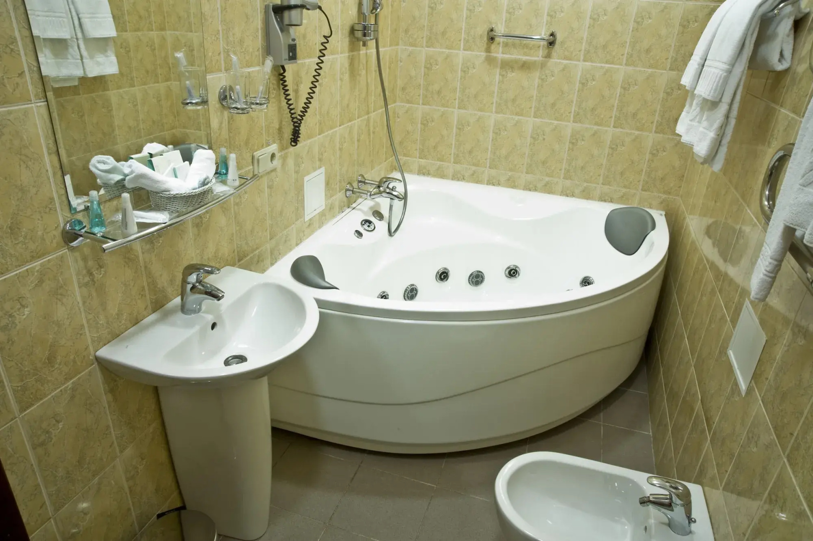 Photo - Monte Kristo Hotel