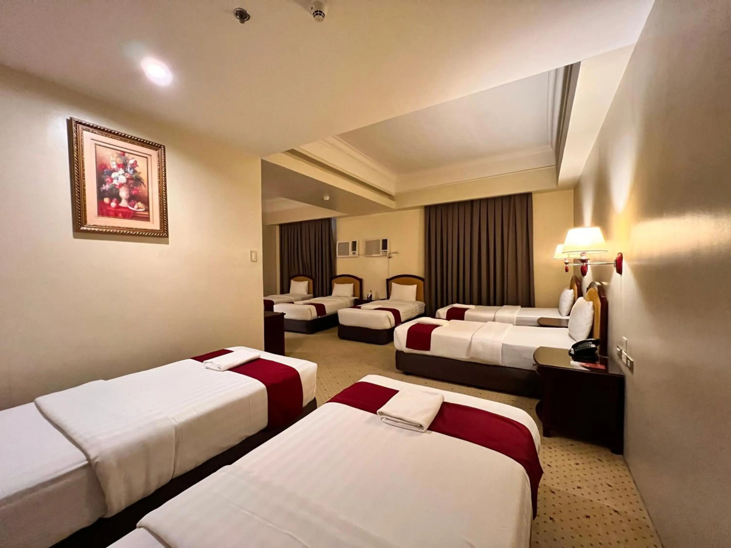 Photo - Sarrosa International Hotel and Residential Suites