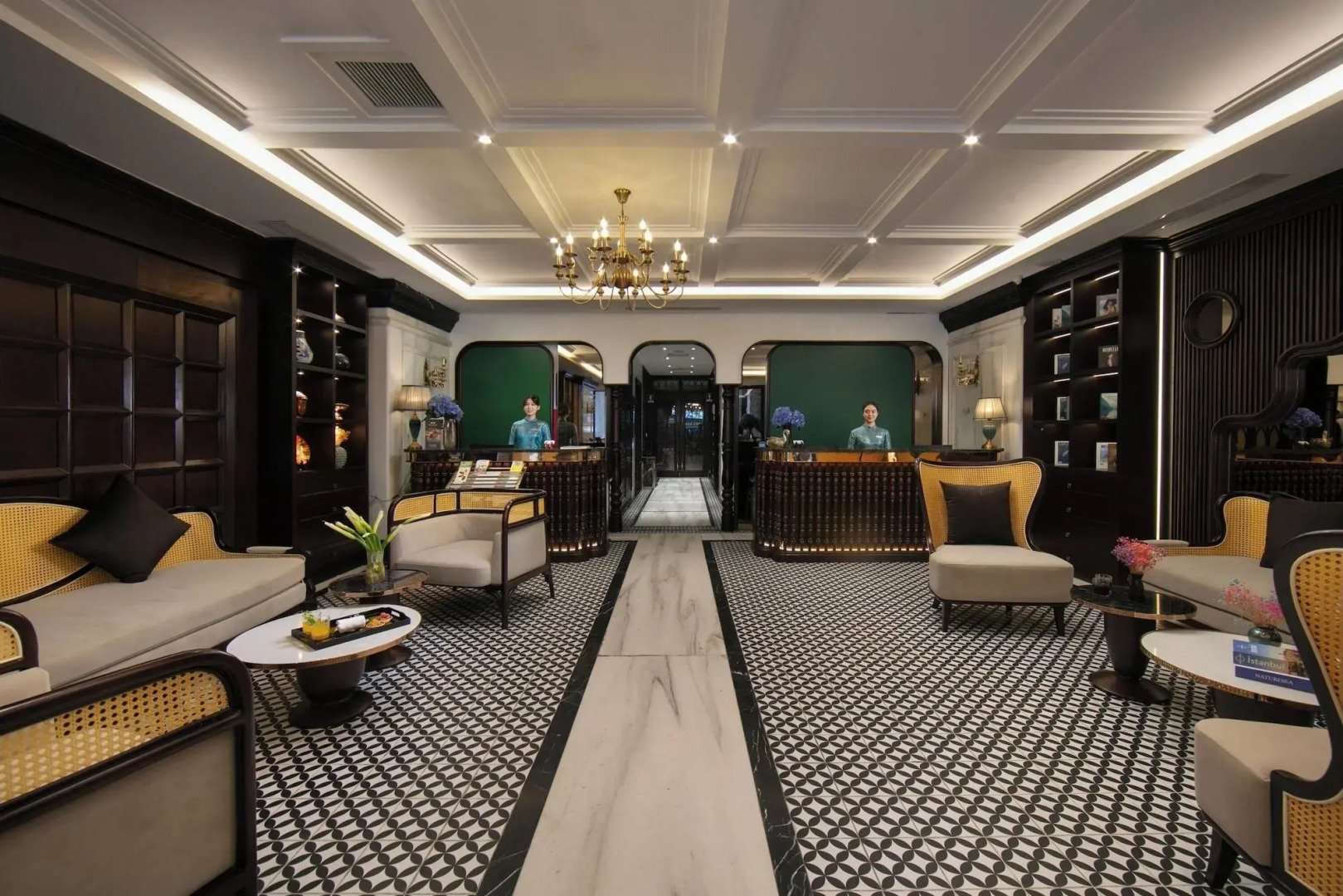 Photo - MAY DE VILLE Crown Hotel