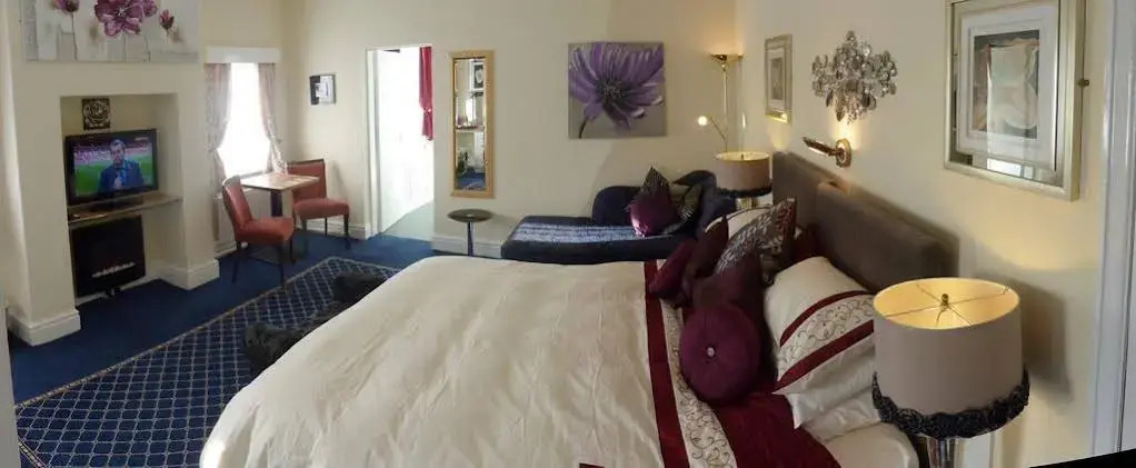 Photo - The Regal Hotel