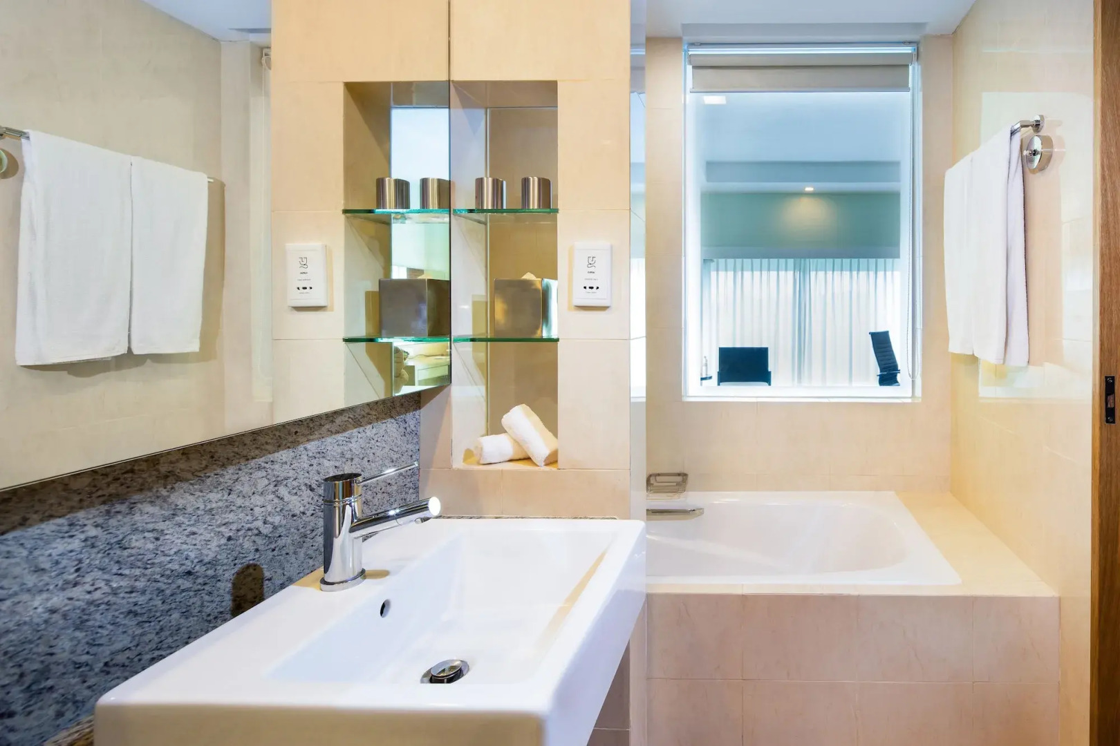 Foto - Village Hotel Changi by Far East Hospitality