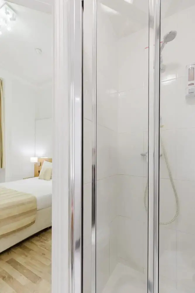 Photo - Falcon Hotel