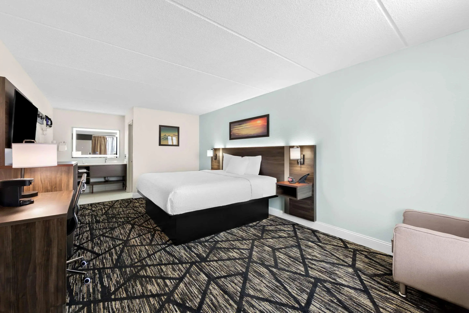 Photo - Clarion Inn & Suites near the Leconte Center Pigeon Forge
