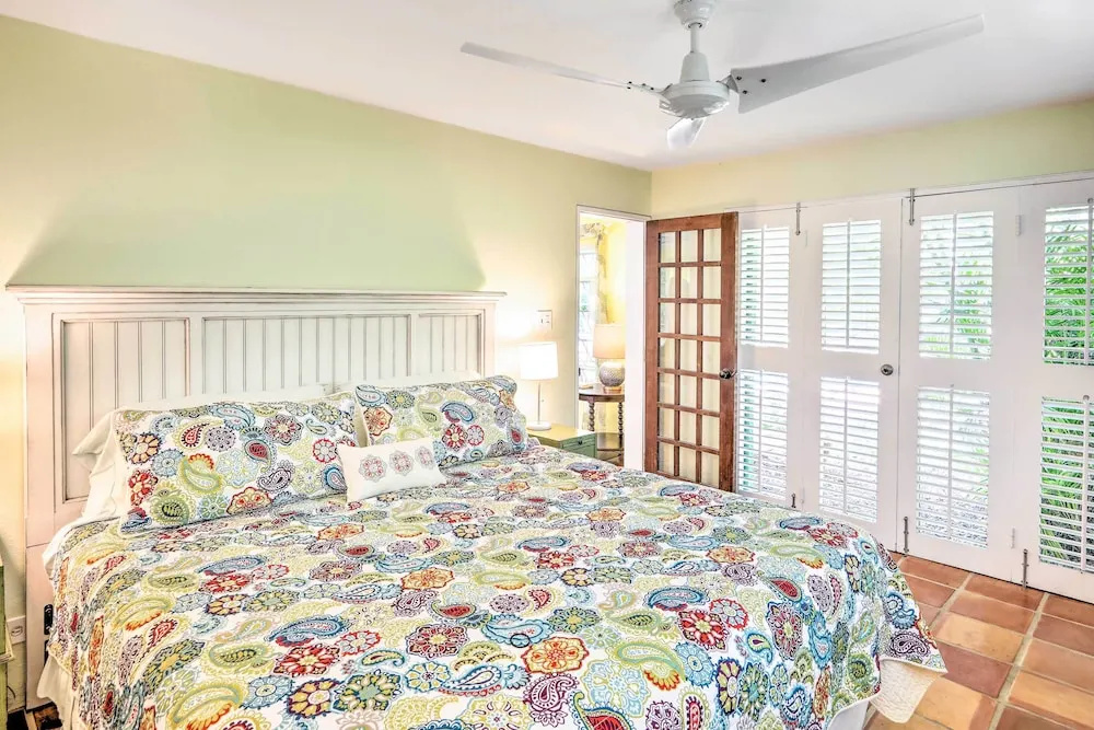 Bright St Thomas Getaway W/pool, 3Mi to Magens Bay