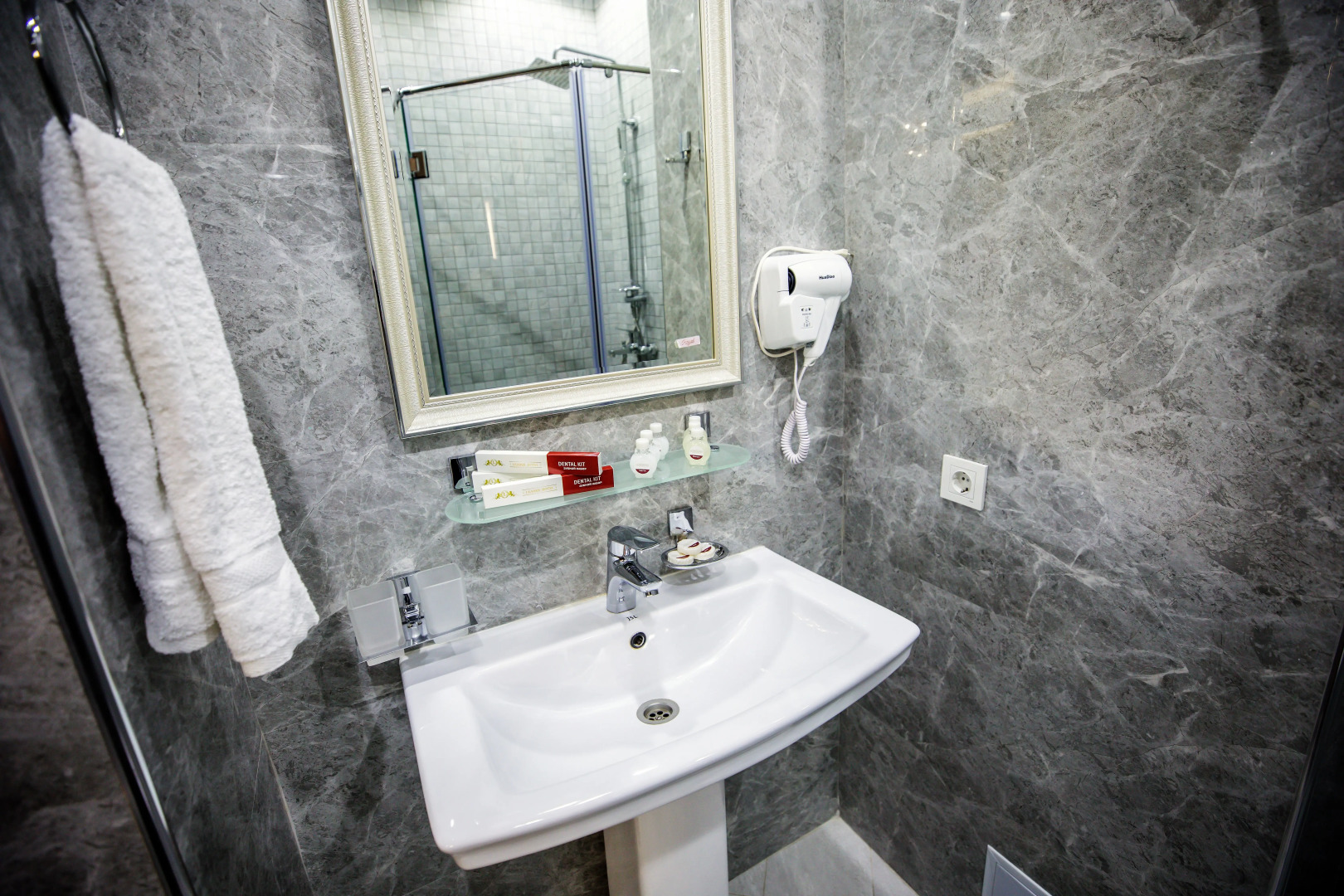 Photo - Leader Hotel