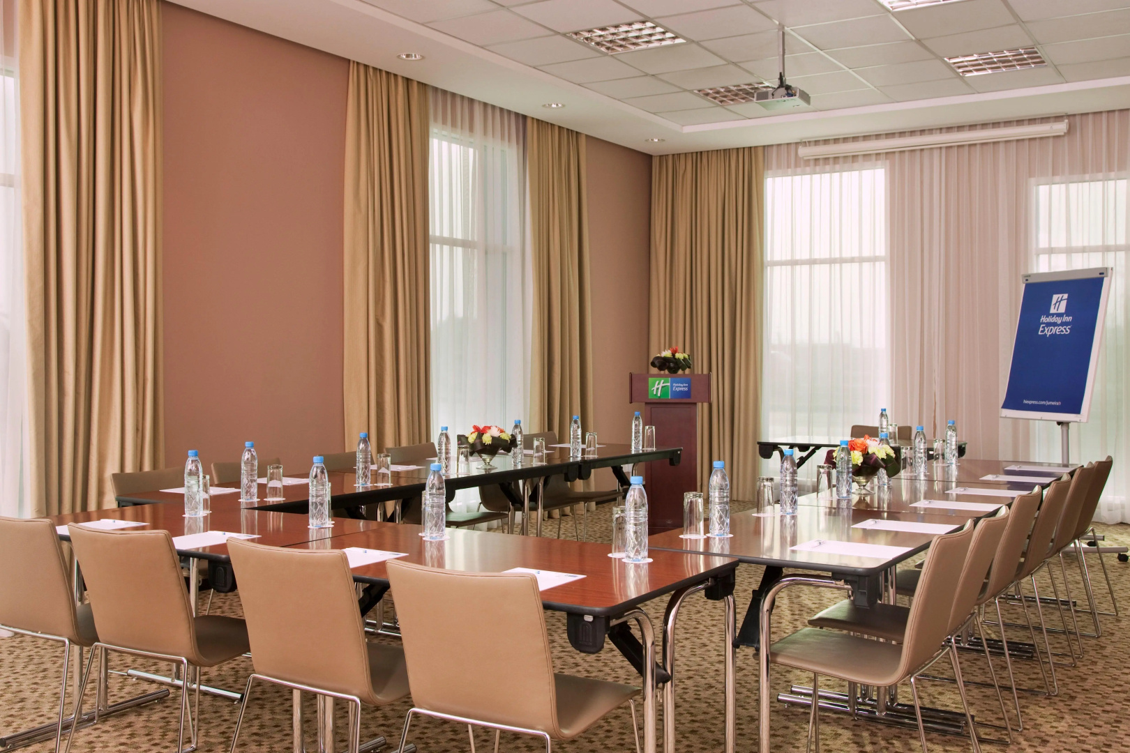 Foto - Holiday Inn Express Dubai, Jumeirah by IHG