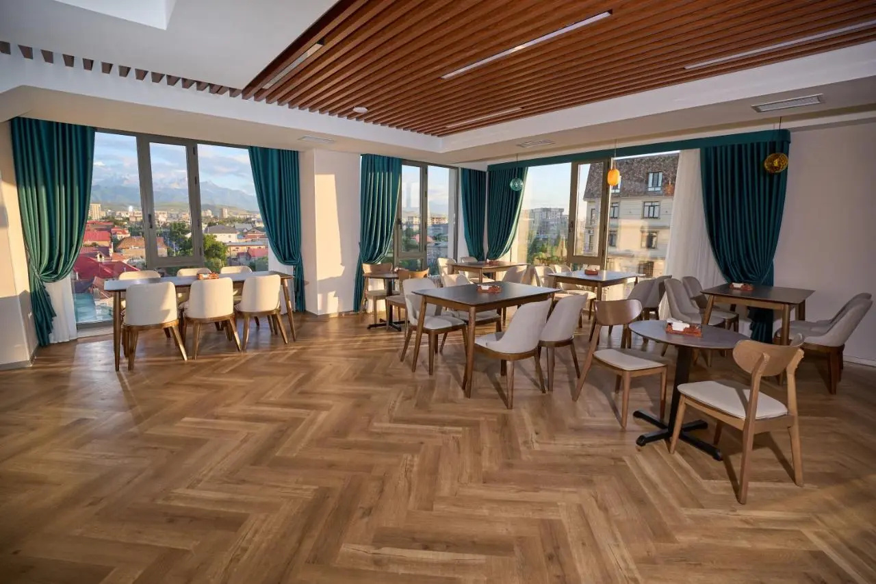 Photo - Crown Hotel
