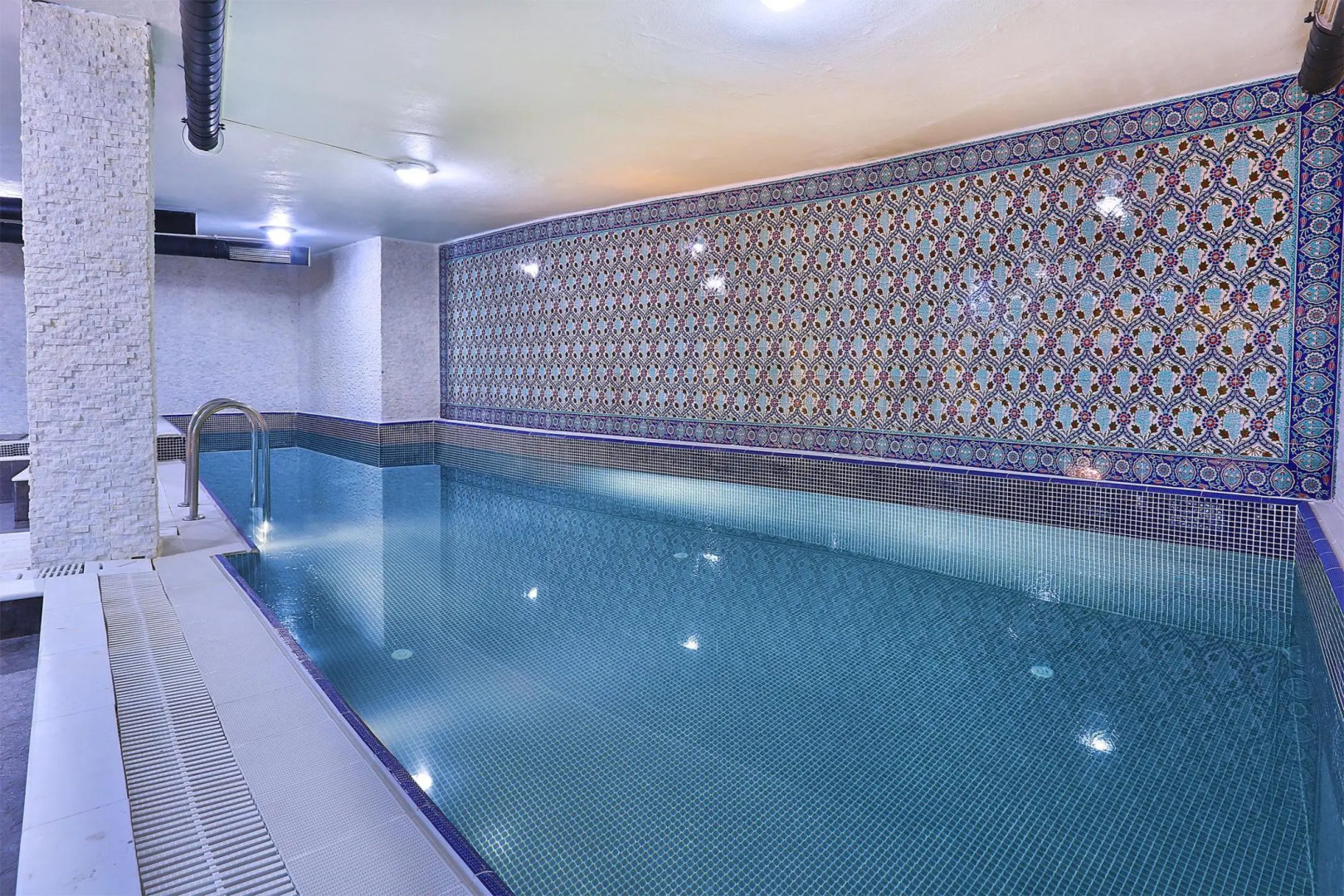 Photo - White Monarch Hotel