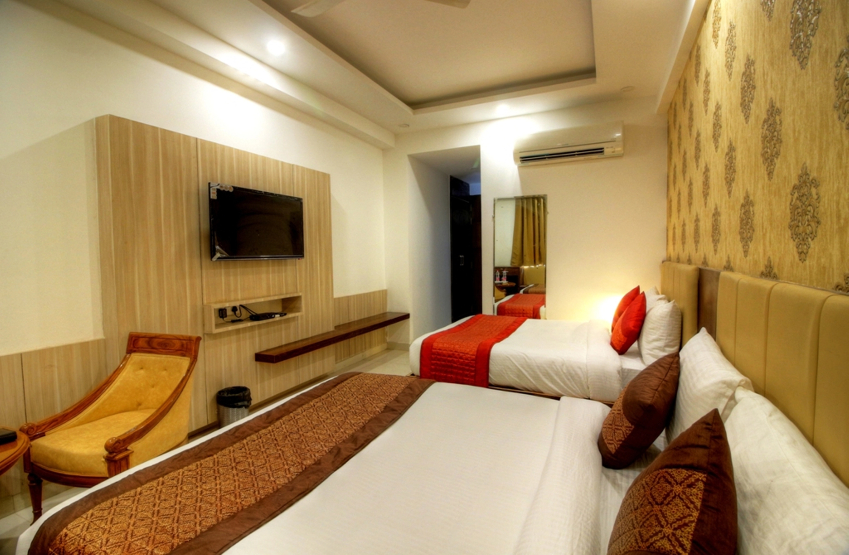 Photo - Hotel Almati Inn - Near Delhi Airport