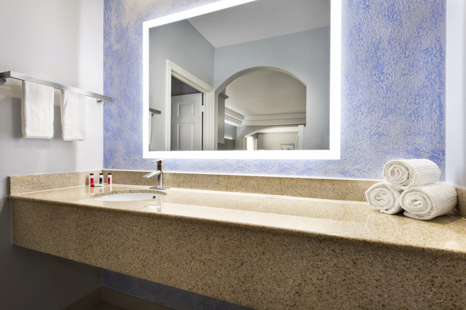 Foto - Days Inn & Suites by Wyndham Houston Hobby Airport