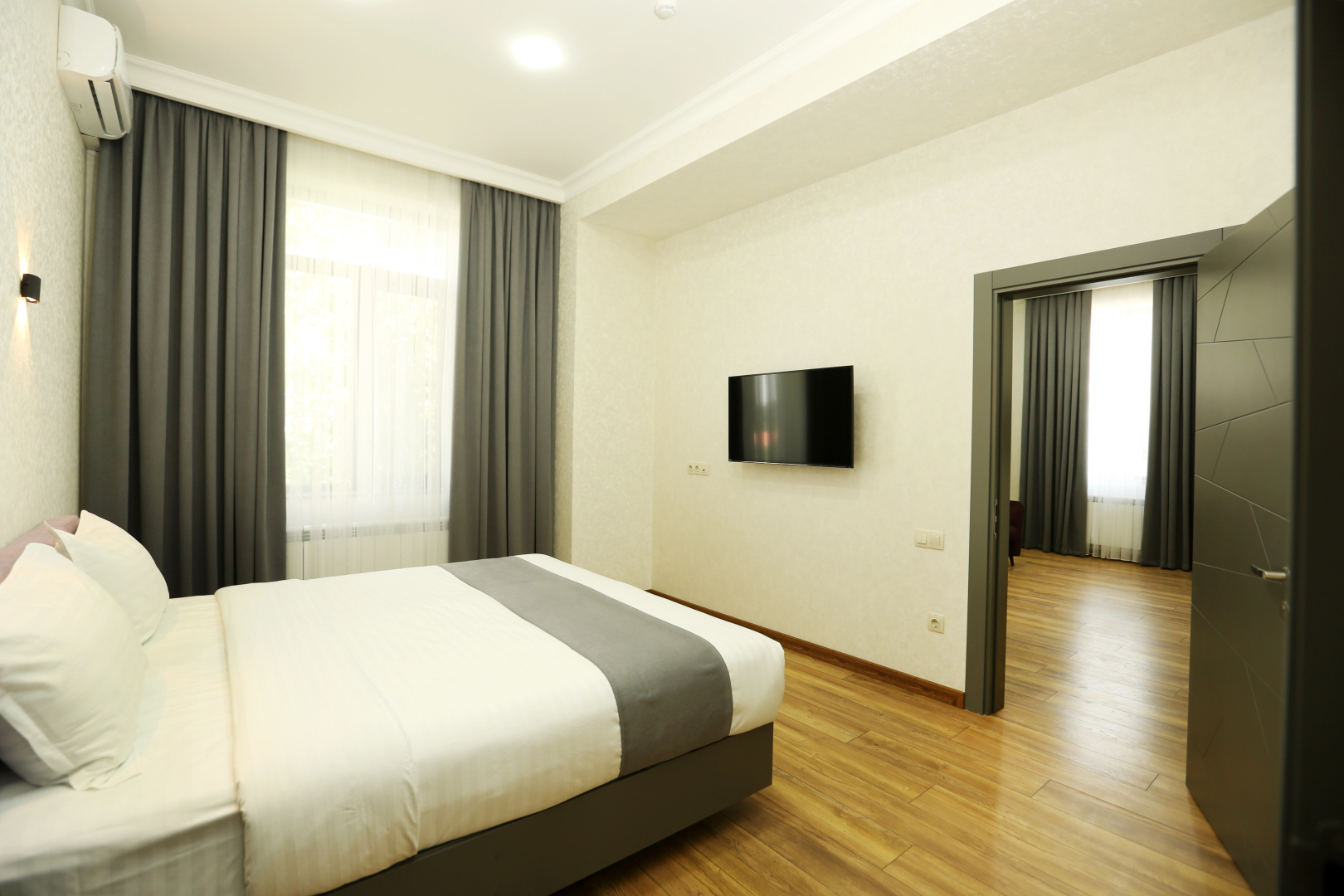 Photo - Parklane Hotel