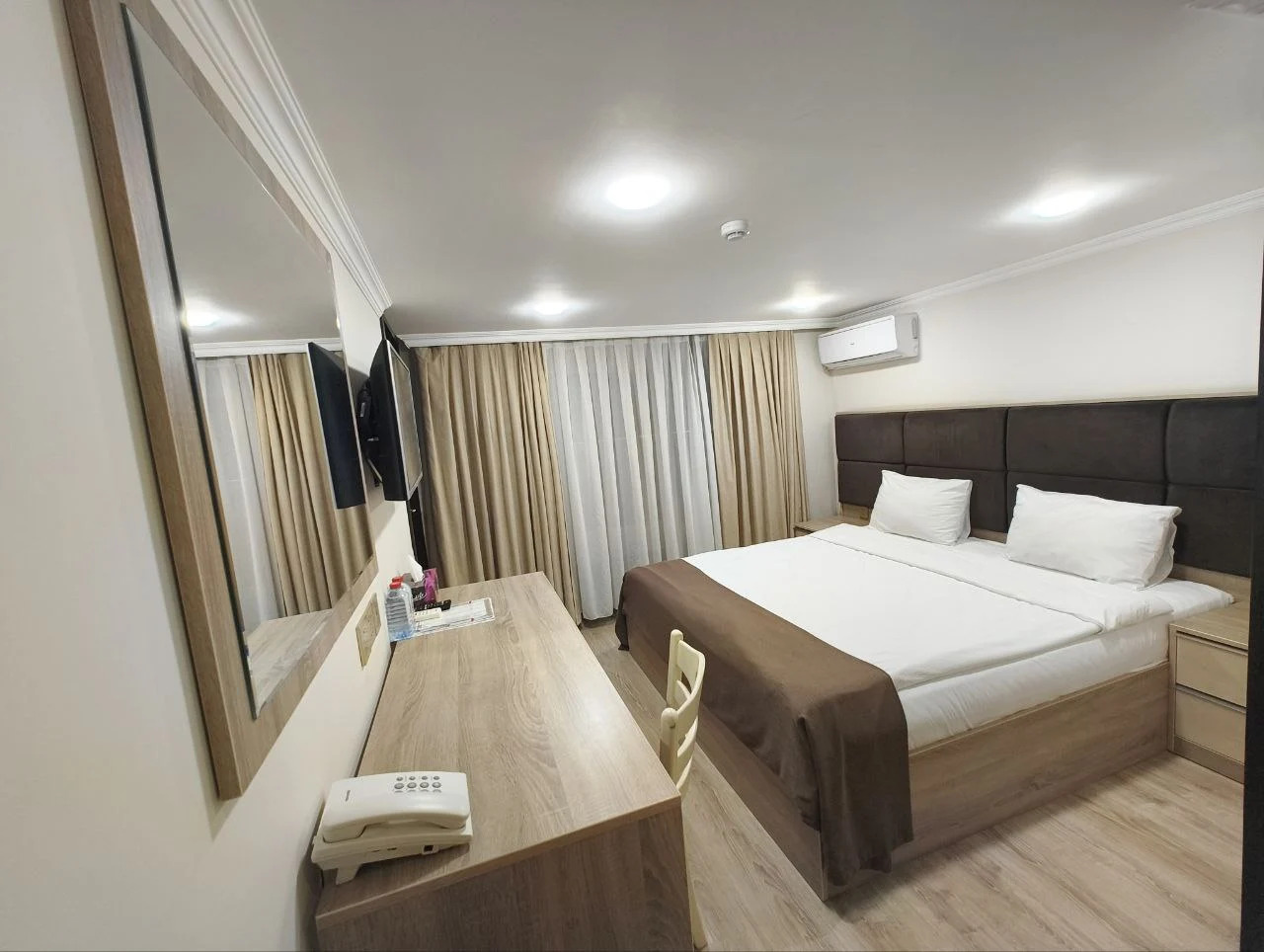 Photo - Deluxe Boutique Hotel