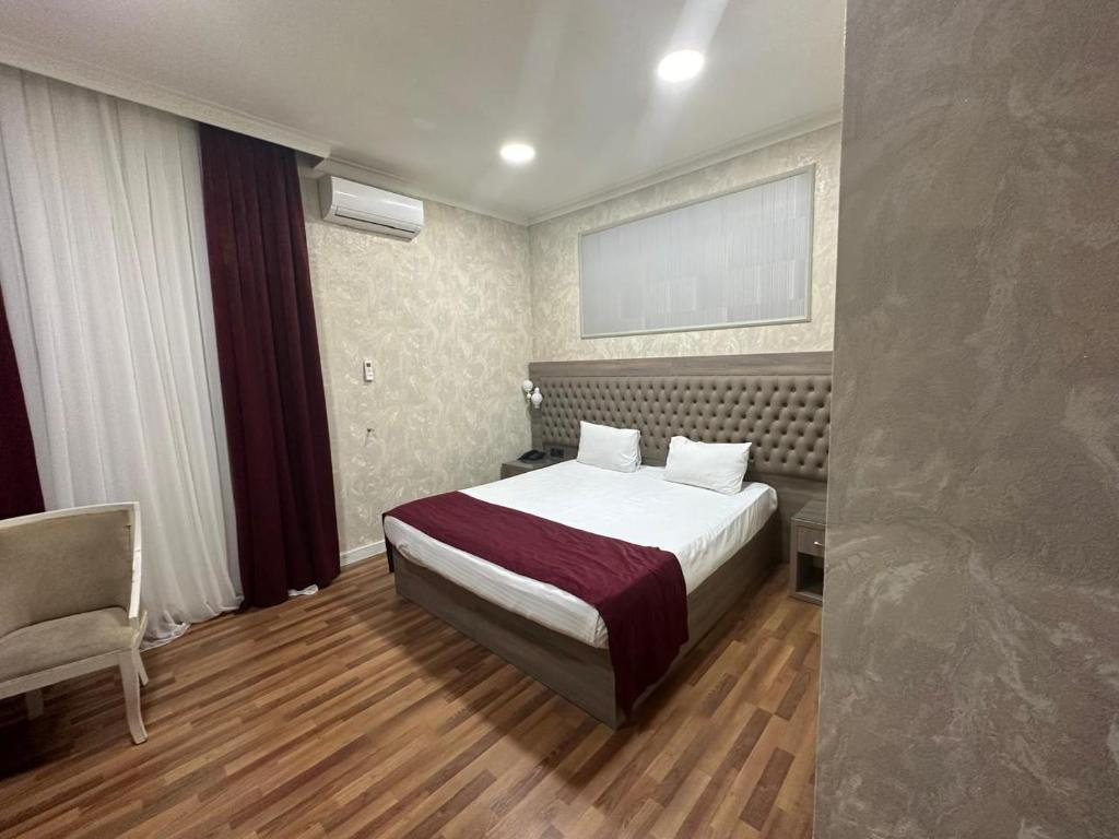 Photo - Empire Hotel