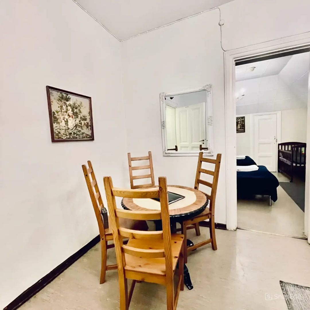 Photo - Senate Hotel