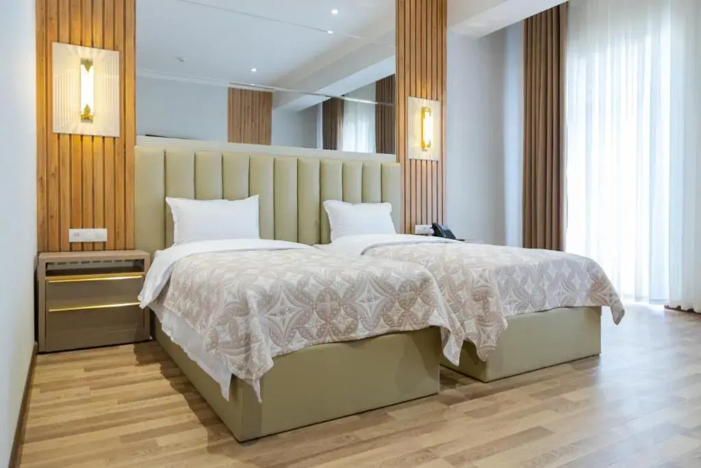 Photo - Karvon Plaza Hotel