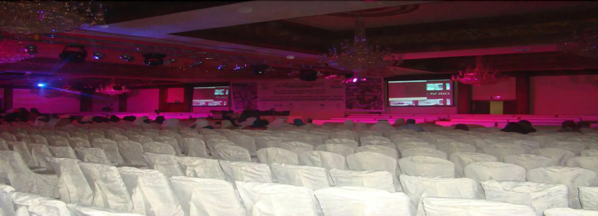 Foto - The Convention Center & Royal Suites Hotel