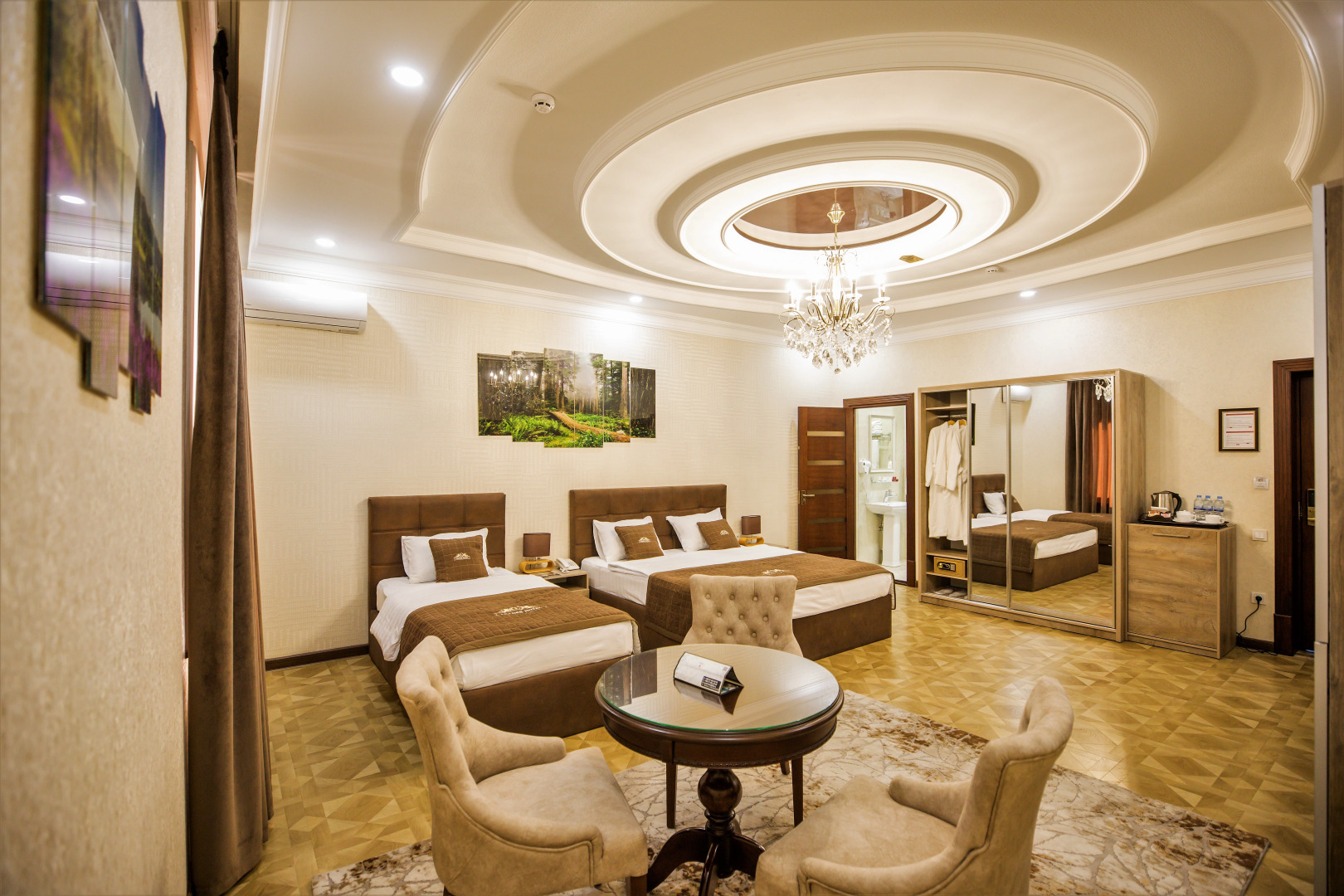 Photo - Leader Hotel