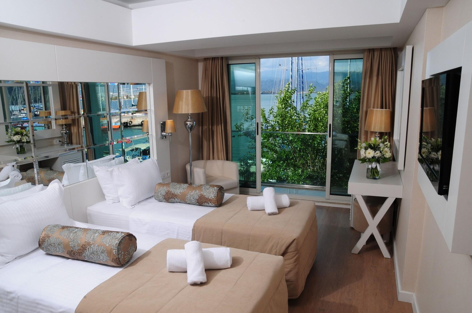 Photo - Alesta Yacht Hotel