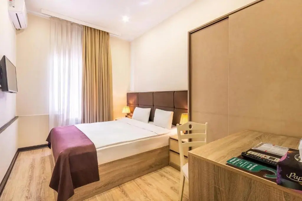 Photo - Deluxe Hotel