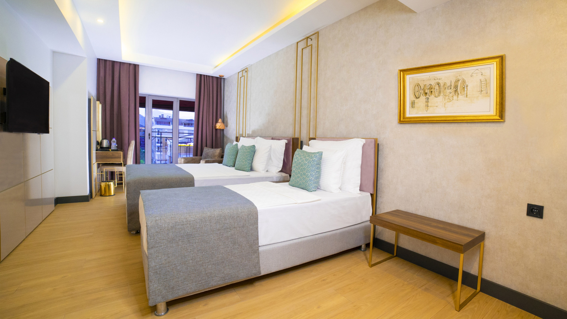 Photo - Leaf Port Hotel