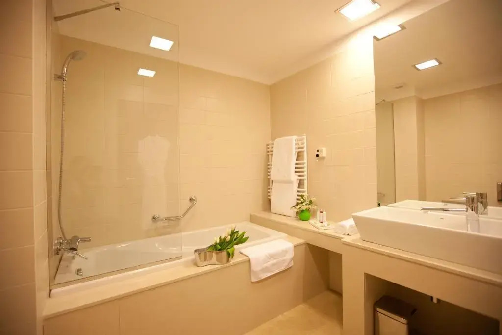 Photo - Capital Plaza Hotel