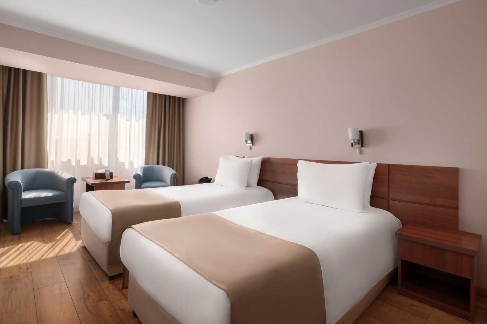 Photo - Ani Plaza Hotel