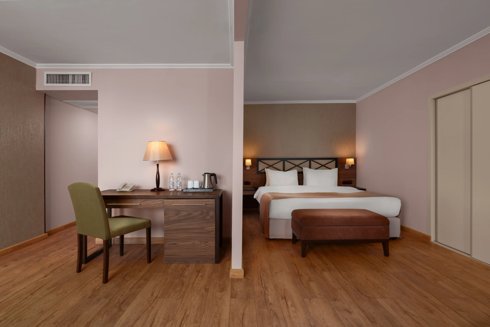 Photo - Ani Plaza Hotel