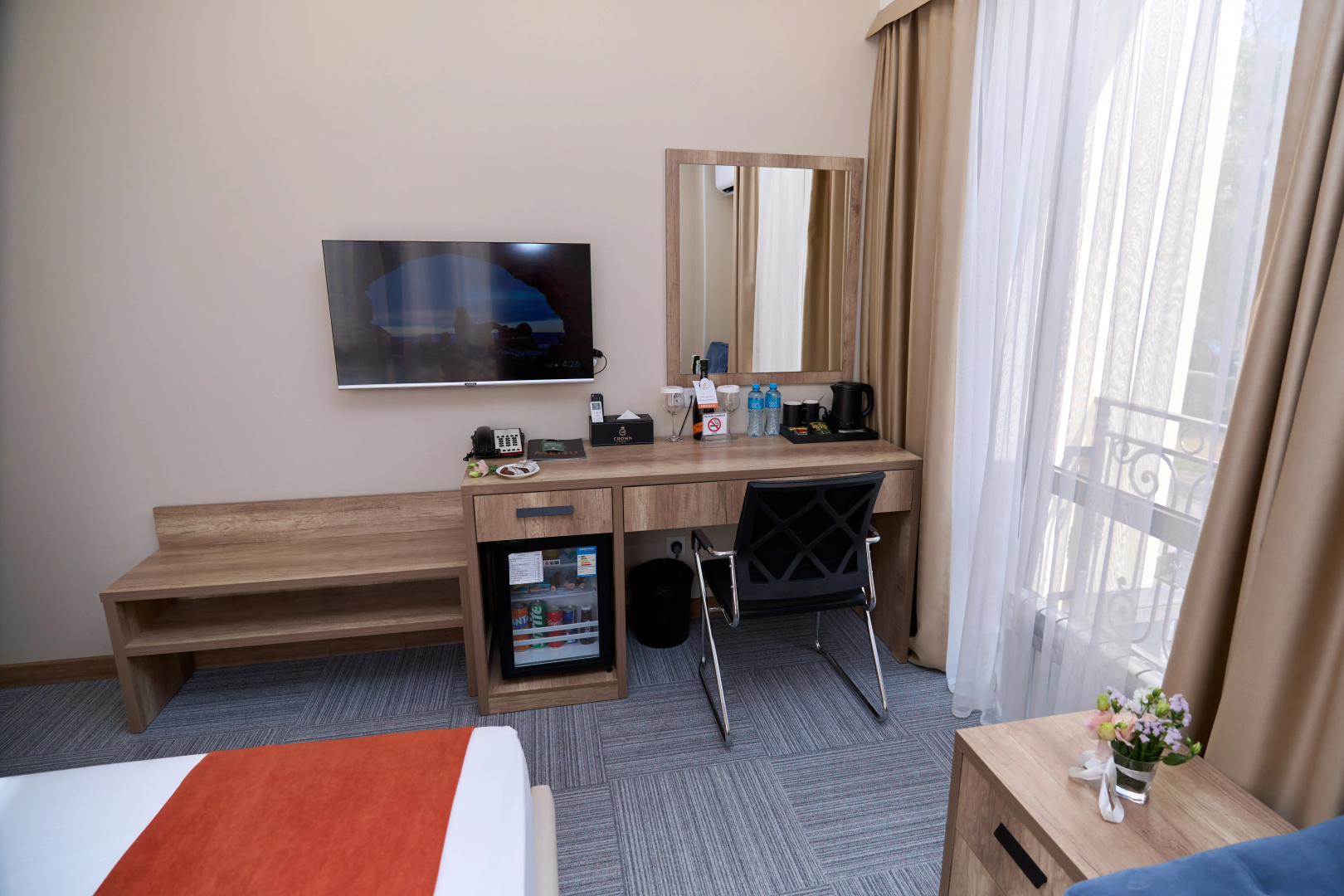 Photo - Crown Hotel